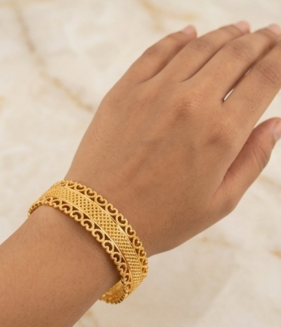 Royal Foliage Broad Bangle