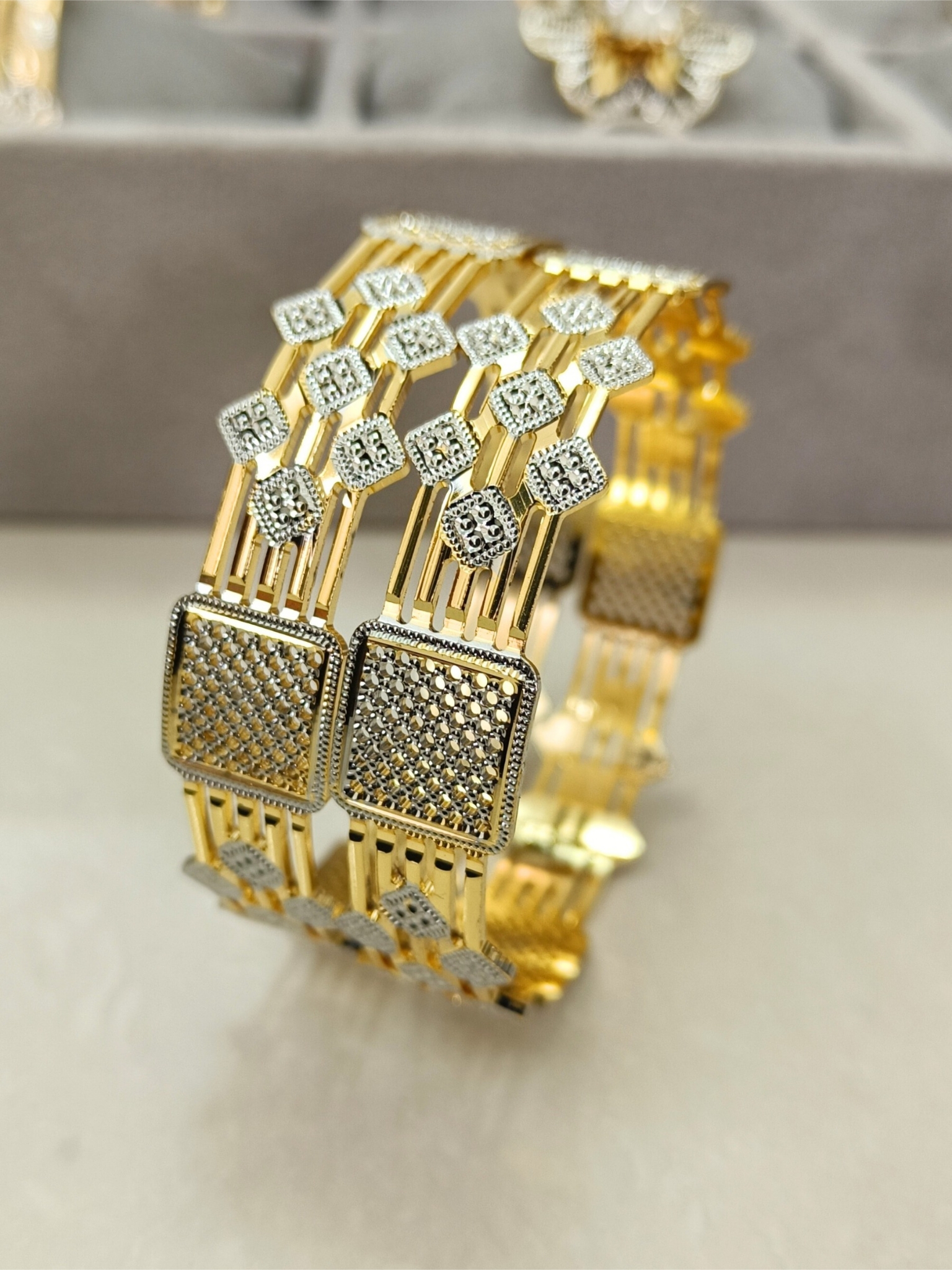 Square-Glitz Gold Kadas