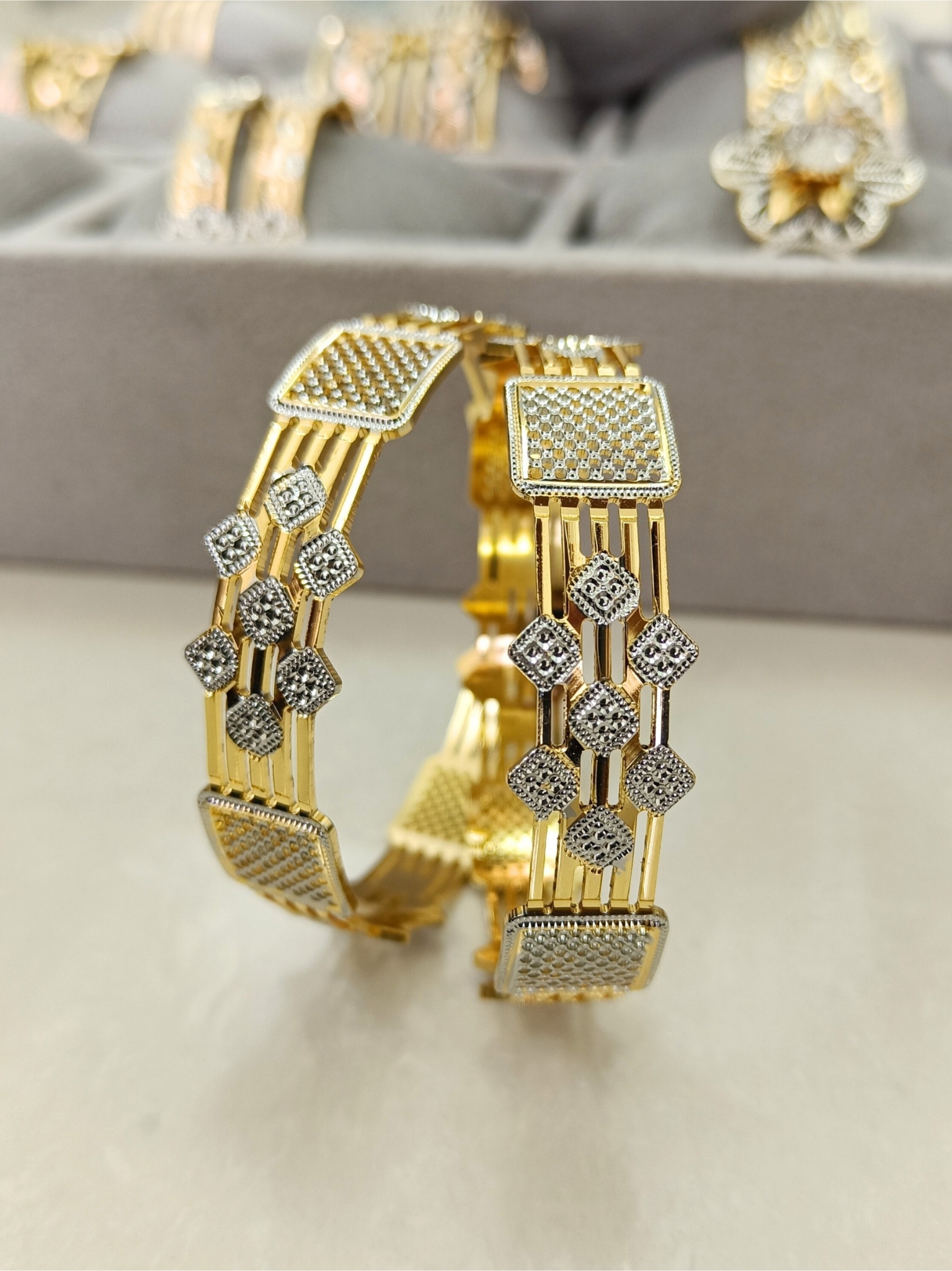 Square-Glitz Gold Kadas